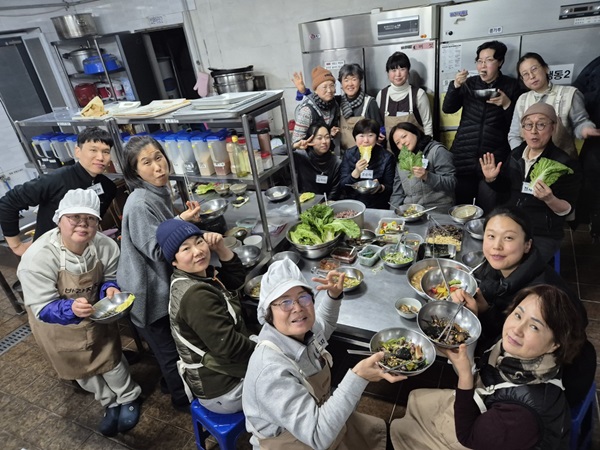 첫 바라지장에서(맨 오른쪽 밑에서 두 번째가 천혜진 님)