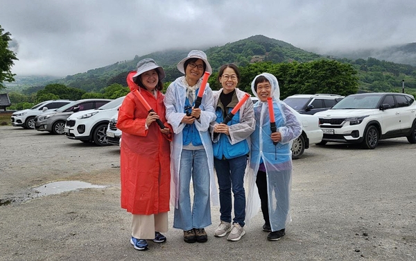 2025년 봄 애광원 나들이 안내 봉사(오른쪽 첫 번째 김나은 님)