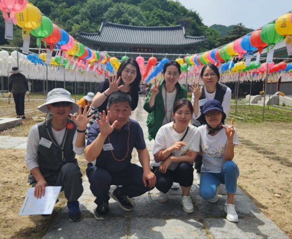 2023 봄 죽림정사 으뜸절 실천활동에서 불교대학 학생들과 함께 (앞줄 맨 왼쪽 이재원 님)