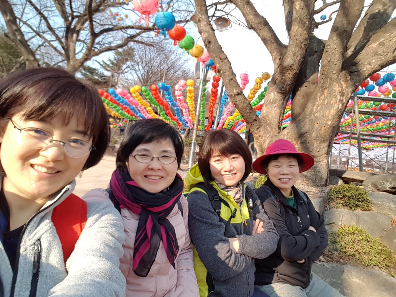 2017년 4월 불교대학 도반들과 나들이 (오른쪽 두 번째)