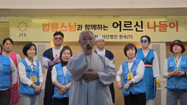 화광 법사님의 축하공연 화광 법사님의 축하공연