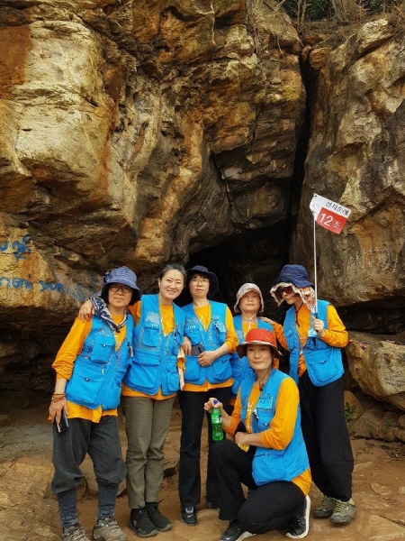 2020년 1월 첫 번째 인도성지순례(뒷줄 오른쪽에서 두 번째 이수정 님) 