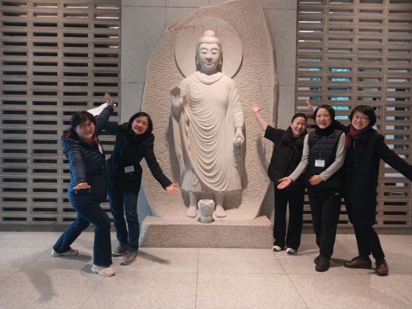 2023. 12월 으뜸절 도량청정 봉사(가장 오른쪽이 정환선 님)