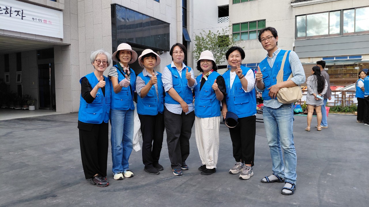 '25년 다문화 나비장터(왼쪽 첫 번째 김태림 님)