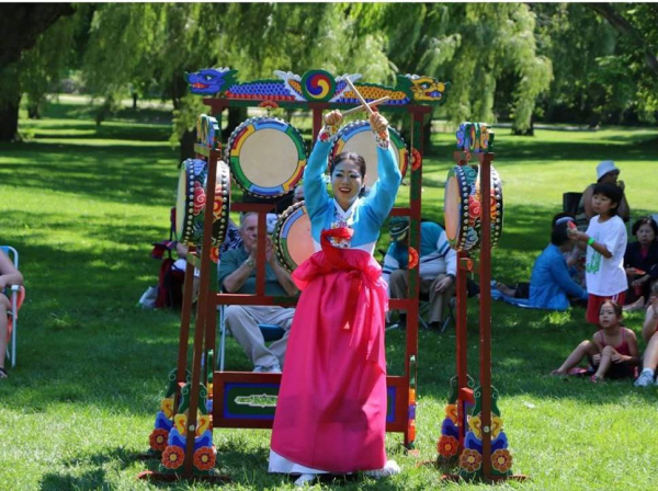 캐나다 온타리오주 런던시, Gibbons Park 8.15 광복절 기념식 행사에서 오고무 공연 중인 장미아 님