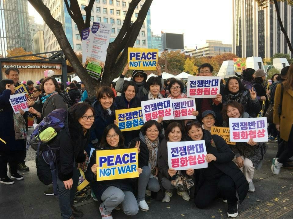 2017 평화 시위 참여 모습. (제일 아랫줄 왼쪽)