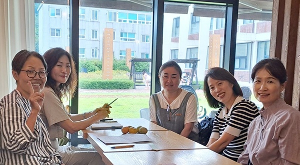 2025년 봄 불교대학 안양박물관 (왼쪽 첫 번째 양미경 님)