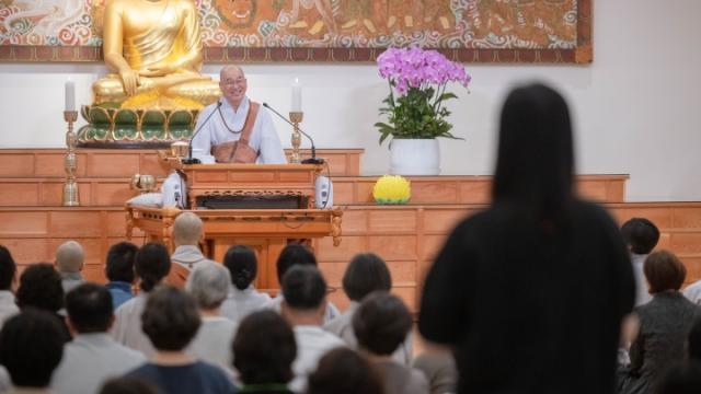“무엇이든 긍정적으로 바라보는 것이 혹시 자기 합리화는 아닐까요?”
