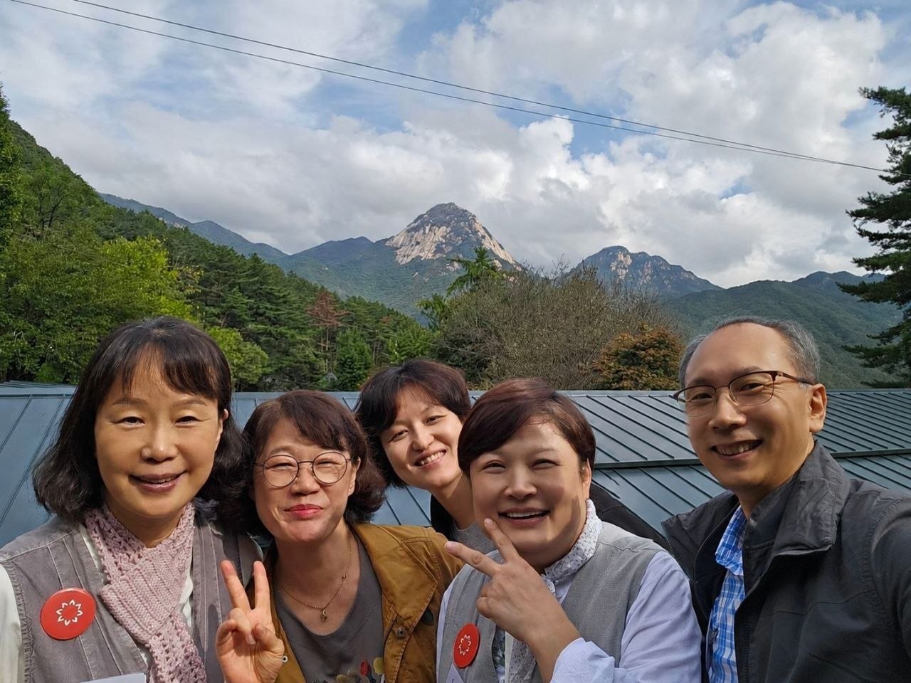 '25년 불교대학 학생들과 함께(오른쪽에서 두 번째 원종선 님) '25년 불교대학 학생들과 함께(오른쪽에서 두 번째 원종선 님)