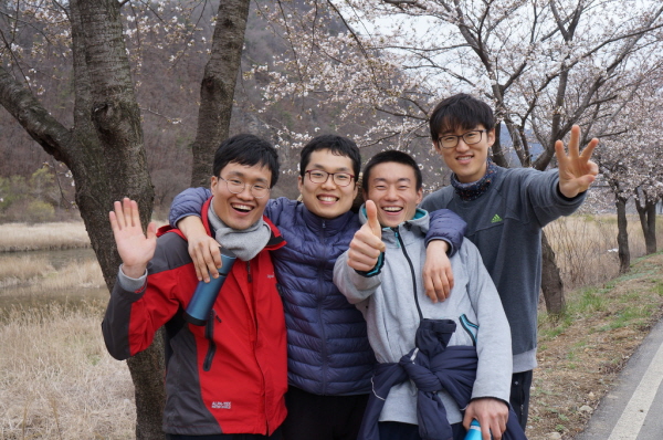 가은 벚꽃 길 걷기~왼쪽에서 두 번째가 오재율 행자님~^^