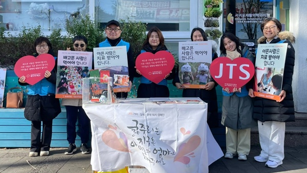 2019 아들과 함께 경전대학 JTS복지활동 (오른쪽 끝 허지은 님)