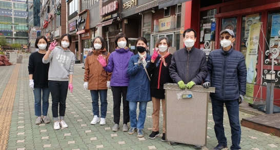 왼쪽에서 두 번째 함지윤 님, 다섯 번째 오지수 님