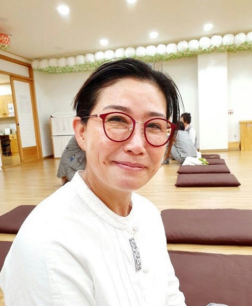 법당에서 윤송이 님