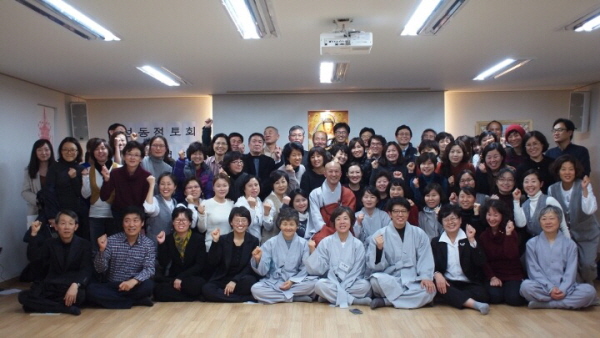 유수 스님을 모시고 모두 모여서 한 컷!^^