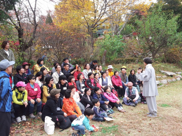 자재 법사님의 말씀을 경청하는 노원정토회 도반들. 함께해서 즐거웠습니다*^^*