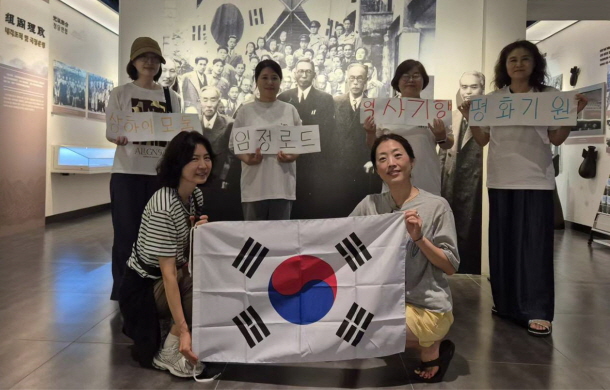 충칭 대한민국임시정부청사에서 상하이 모둠 충칭 대한민국임시정부청사에서 상하이 모둠