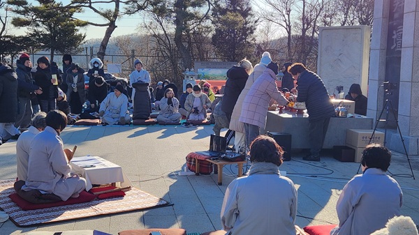 과거의 아픔과 평화로운 미래를 위한 천도재