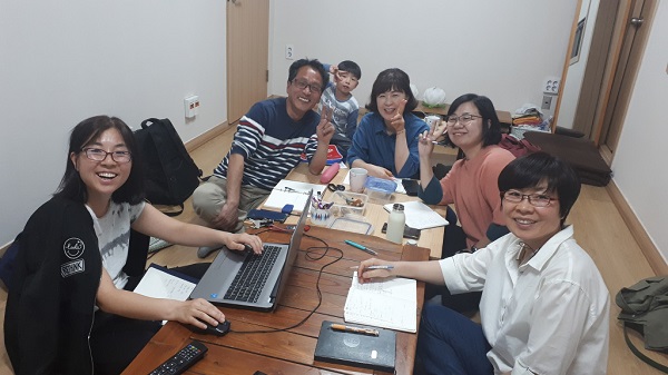 주간 저녁 회의(왼쪽부터 임진미, 김종호, 윤경원, 백희준)