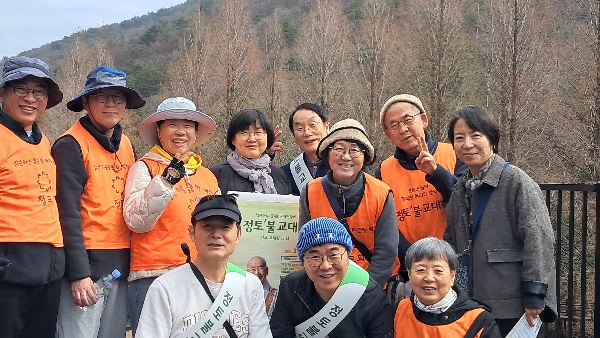 2026년 3월 청주 미원 미동산수목원. 모둠 불대홍보(앞줄 맨 왼쪽이 이충재 님)