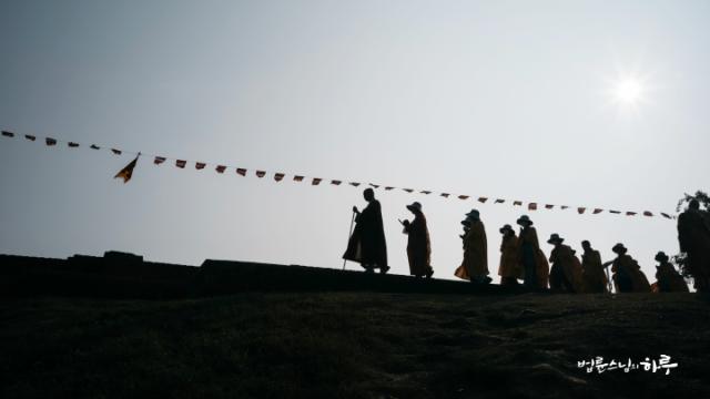“부처님은 신통을 금하셨는데, 천불화현은 어떻게 이해해야 할까요?”