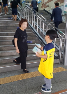 2019년 봄불교대학 홍보를 함께 해준 진숙 님의 아들