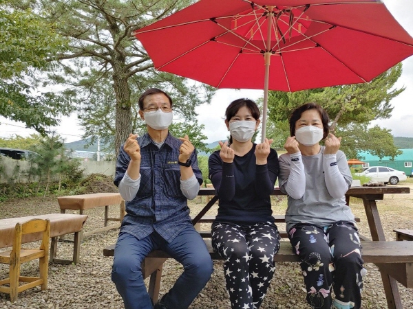 2021년 9월 두북봉사(가장 오른쪽이 이수정 님)