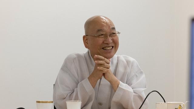 “아픈 몸 때문에 직장에서 자꾸 눈치가 보이고 위축됩니다. 어떻게 해야 할까요?”