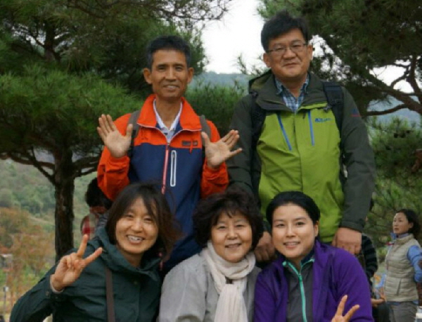 8-3차 입재식 해운대법당 봄불교대학 도반들과. 뒷줄 오른쪽이 박기용 거사님