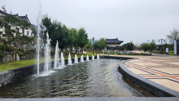 지리산 역사문화관 연못 지리산 역사문화관 연못