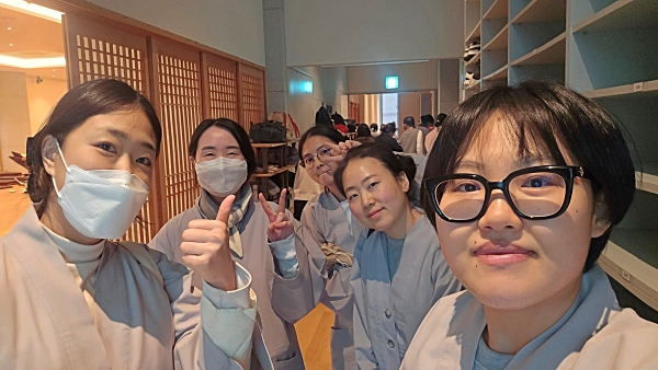 2025년 청년 붓다 활동(맨 오른쪽 김나희 님) 2025년 청년 붓다 활동(맨 오른쪽 김나희 님)
