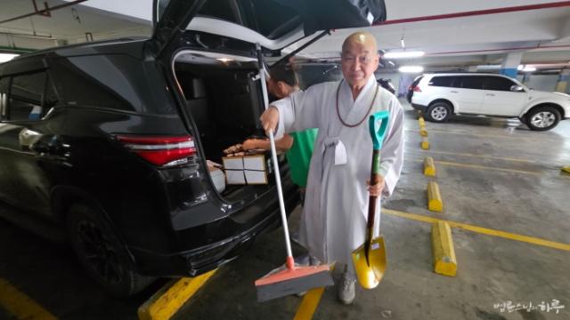 “칭찬받고 인정받고 싶은 이 마음, 내려놓지 않으면 괴로운 걸까요?”