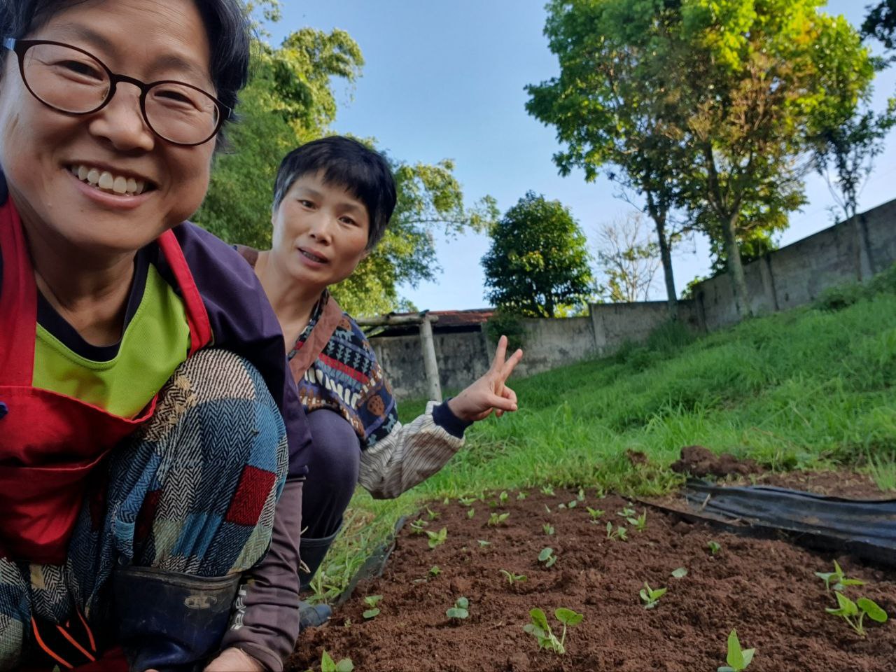 필리핀 민다나오에서 향훈 법사님과(오른쪽 권순녀 님)