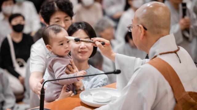 “당신은 미래에 부처님이 되실 것입니다.”