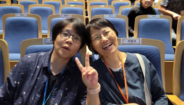 행사 준비 중(왼쪽이 박수정 님)