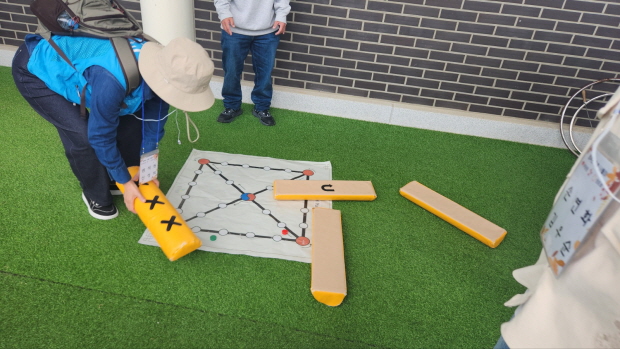 윷이야~ 걸이 나와 버렸네. 윷이야~ 걸이 나와 버렸네.