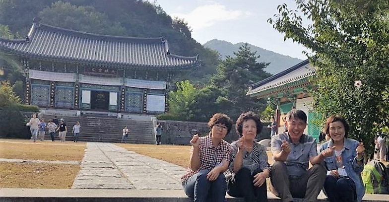 죽림정사 사찰순례 중 경전반 도반들과, 오른쪽 두번째 정진우 님