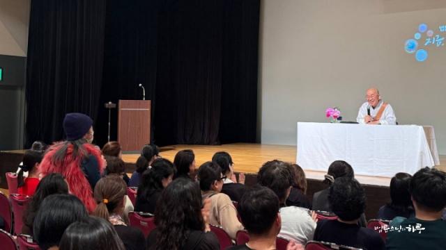 “아이가 하루 종일 유튜브 보고 게임만 해요. 괜찮은 걸까요?”