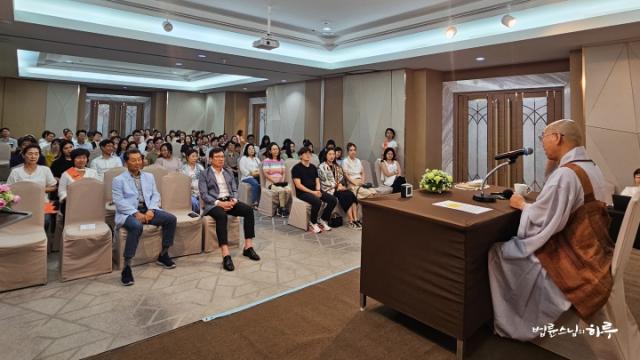 “다국적 가족 속에서, 정체성을 어떻게 가져야 할까요?”