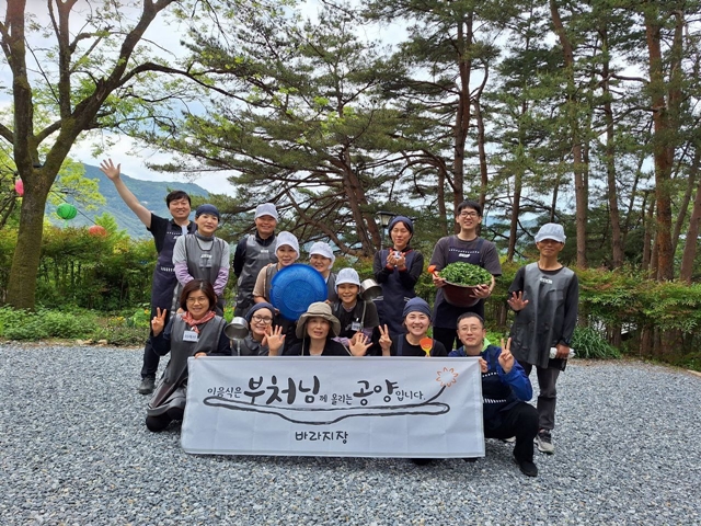 바라지장 도반들과(뒷 줄 맨 오른쪽이 이성봉 님)