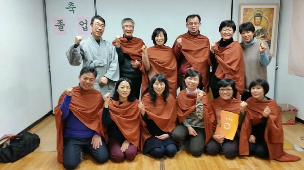 저녁반 도반들 주먹을 불끈 쥐고 ‘통일’ 을 외치며 찰칵!