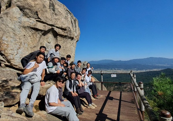 경주 남산에서(맨 왼쪽이 서동아 님)