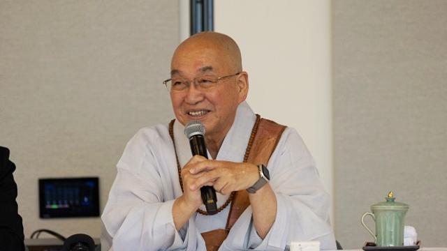 “10년 안에 AI가 인류를 전멸시킬 수도 있을까요?”