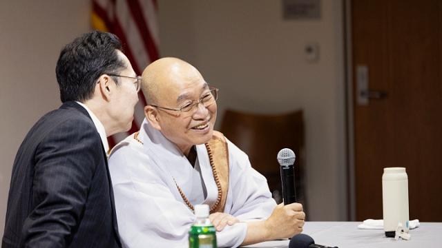 “남자친구가 청혼을 하는데 결혼이 망설여집니다.”