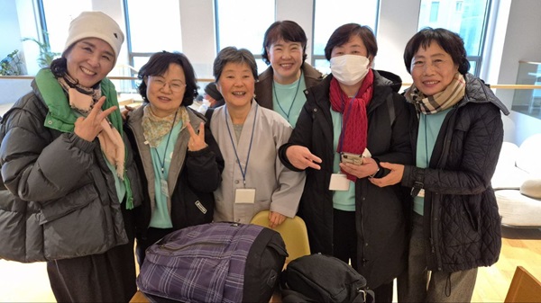 보리수의 날에 도반들과 함께(맨 오른쪽이 권순옥 님)