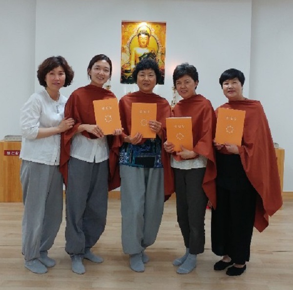 2018년 가을불교대학 졸업 갈무리 (왼쪽 끝)