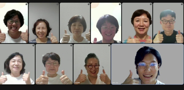 2025년 동래지회 모둠장 회의(아랫줄 맨 왼쪽이 이수정 님)