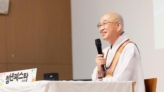 “세상은 빠르게 변하는데, 내 중심을 어떻게 지킬 수 있을까요?”