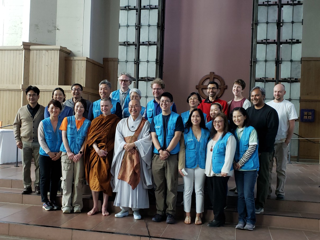 2023년 시애틀 영어강연 한정희 님 (첫 줄 오른쪽 두 번째)