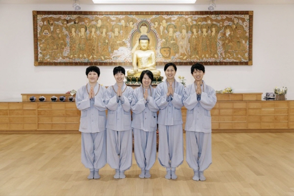 행자대학원 입학식에서(맨 왼쪽이 한슬기 님)